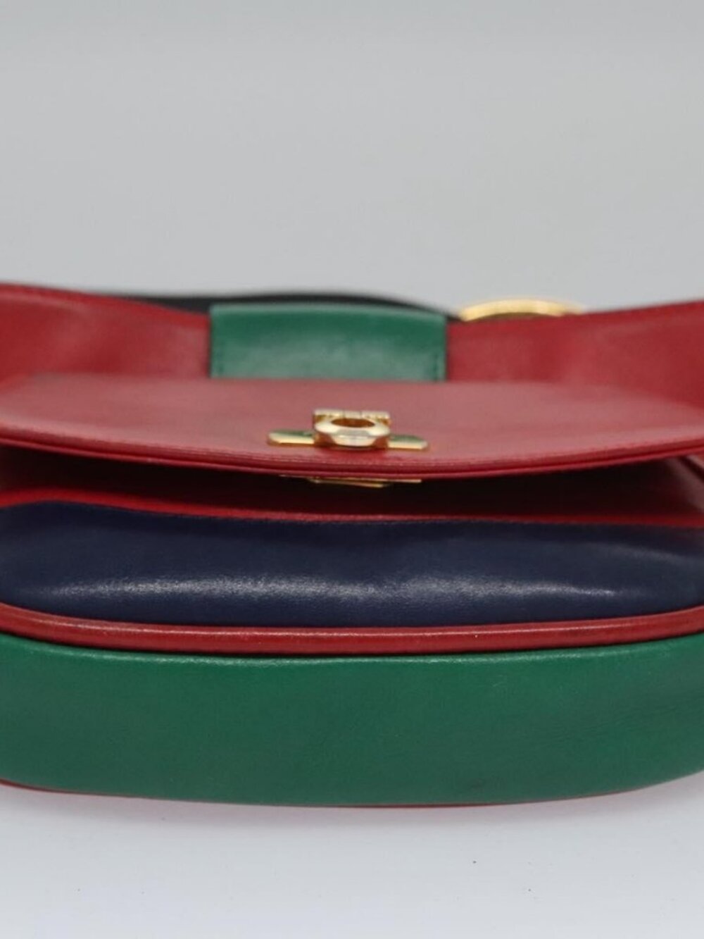 Salvatore Ferragamo Gancini Waist bag Leather Red Auth 115429 - Picture 6 of 16